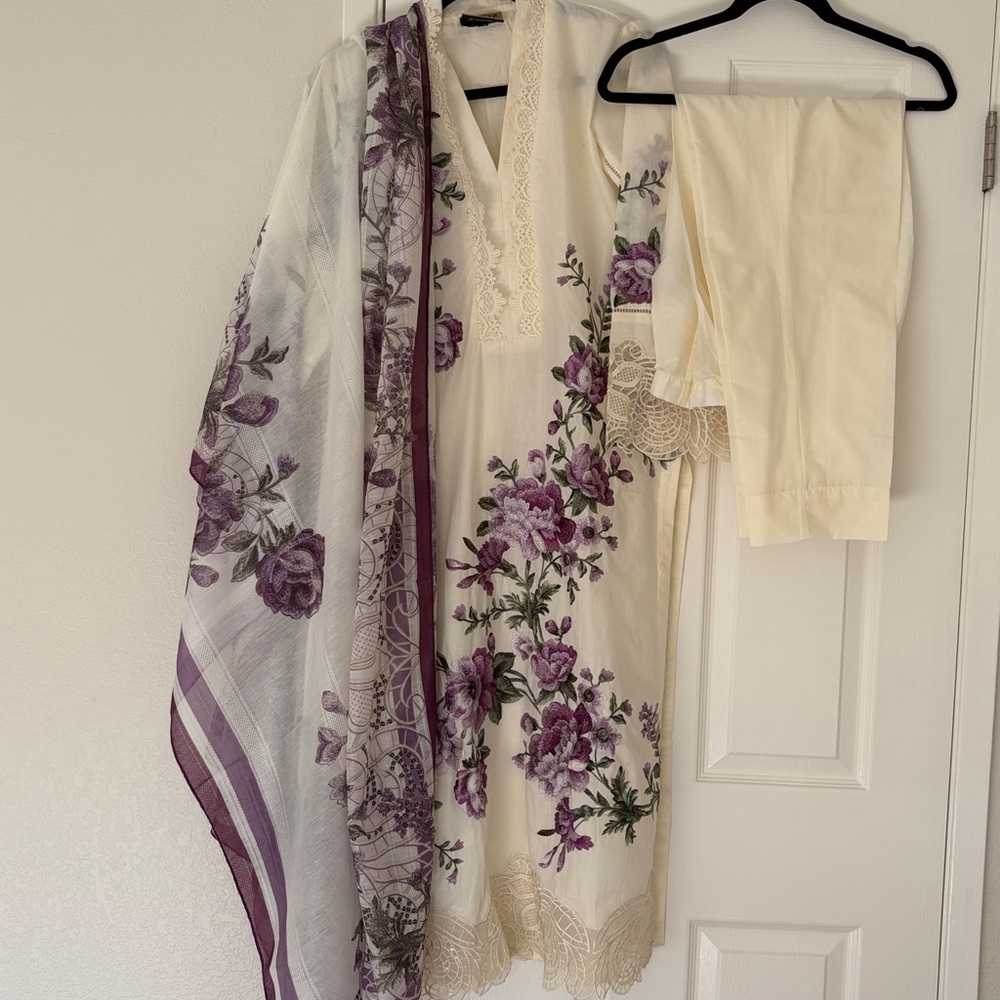 Elegant Floral Embroidered Salwar Suit Indian outfit Indian suit 3 piece NEW